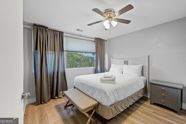 Building Photo - 3645 Peachtree Rd NE