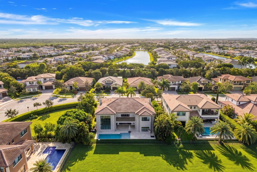 Building Photo - 9065 Watercrest Cir E