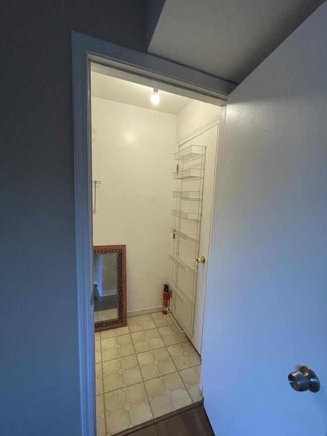 Building Photo - 240 E Rimini Ct