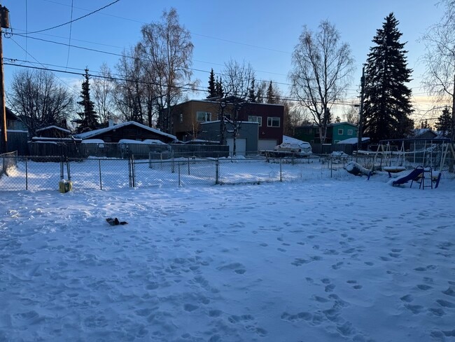 Building Photo - 617 N Park St