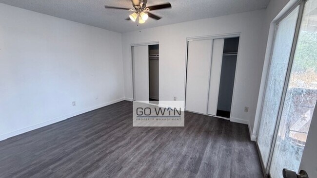 Building Photo - 4 Bed/ 2 Bath - House W/ Large Backyard