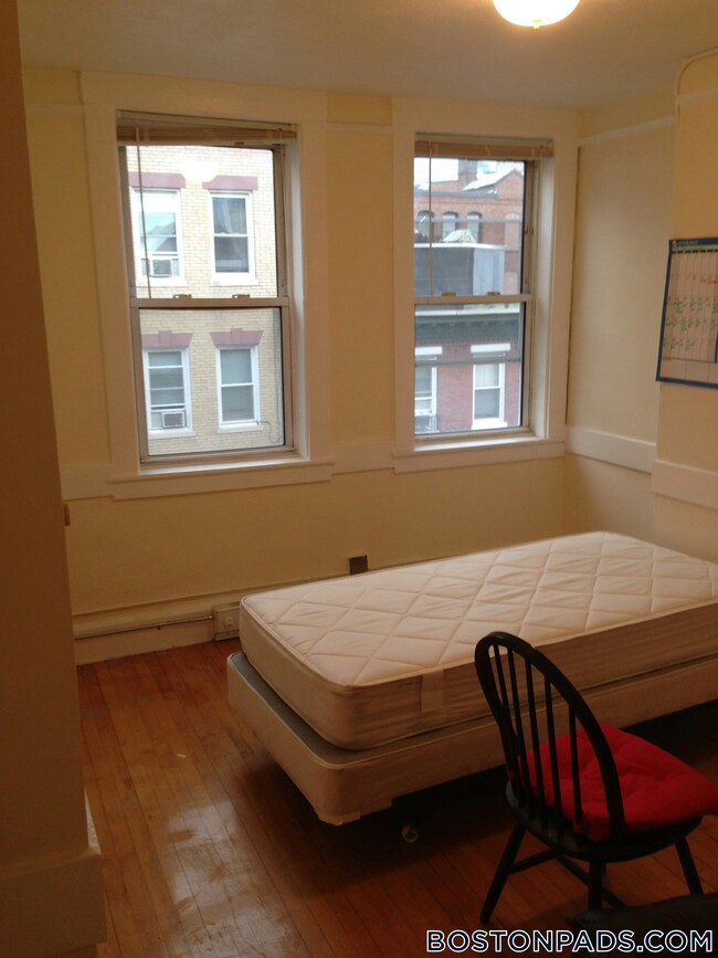 Building Photo - 161 Endicott St