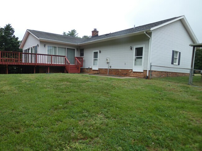 Building Photo - 10451 Edgehill Ln