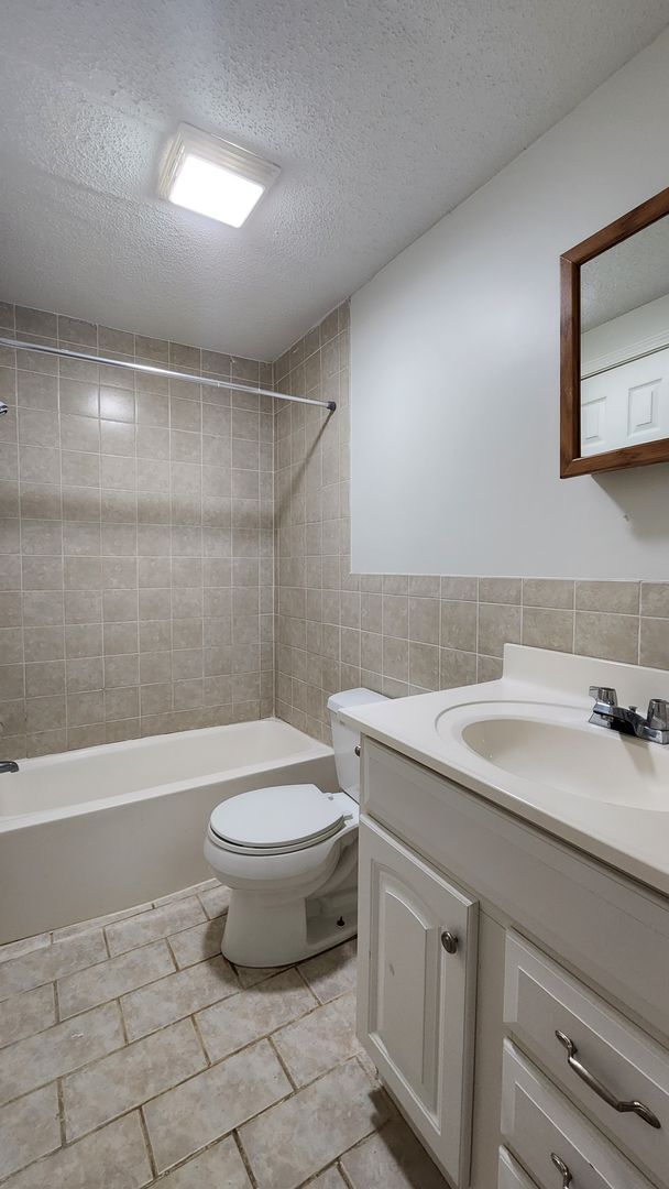 Building Photo - 1007 10th St