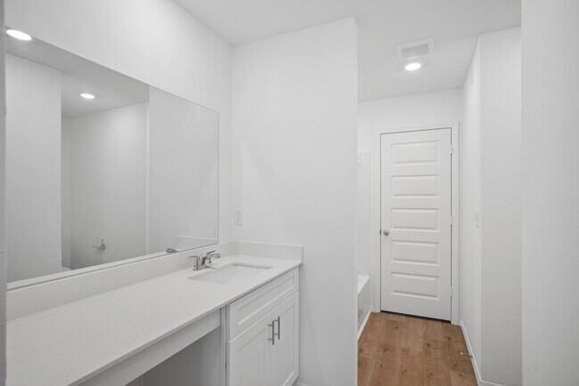 Building Photo - 2123 W 30th Pl