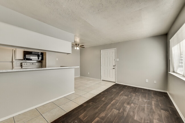 Larger One bedroom - 4716 Sycamore St