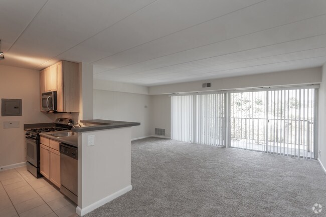 2BR, 1BA - 980 SF - The Spectrum