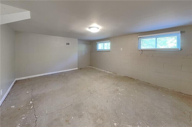 Building Photo - 122 Sherwood Forest Dr