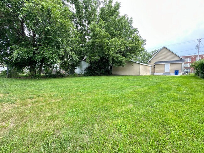 Building Photo - 3 Bedroom 2 Stall Detached Garage Fairgrounds