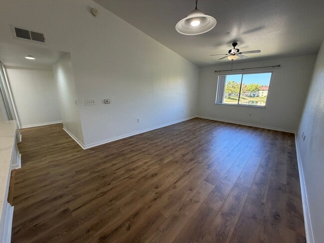 Building Photo - ANNUAL RENTAL - KEY ROYAL CONDO -THIRD FLOOR- 2 BED-1 BATH