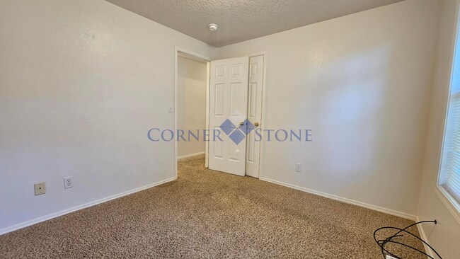 Building Photo - Cozy Nampa Home with Fenced Yard!