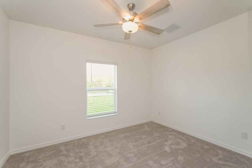 Building Photo - 2037 Skybrooke Blvd
