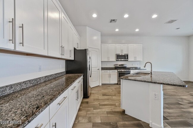 Building Photo - 19250 E Carriage Way