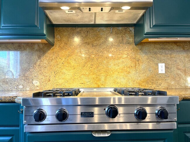 Building Photo - Custom 3-Bed, 2.5 -Bath Retreat with Luxury Features in Reseda