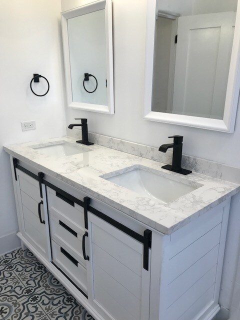 Bath sink - 916 S Orange Grove Ave