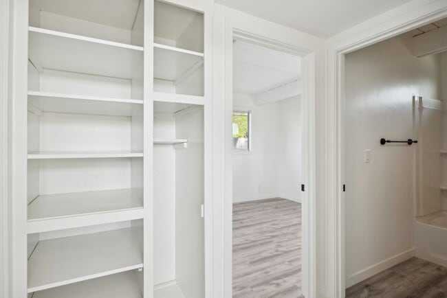 Building Photo - Creston Dr. Duplex