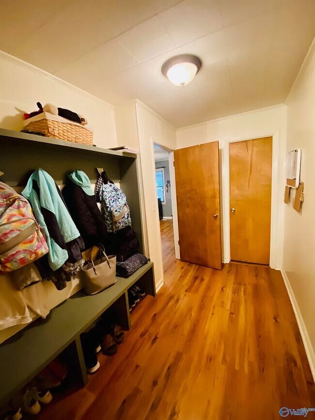 Building Photo - 1204 19th Ave SE