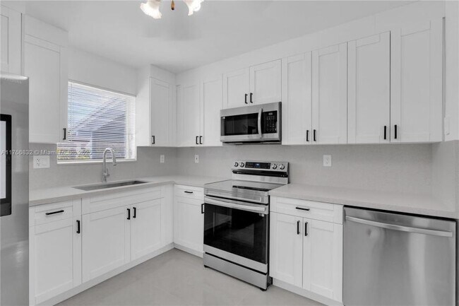 Building Photo - 3 bedroom in Miramar FL 33023