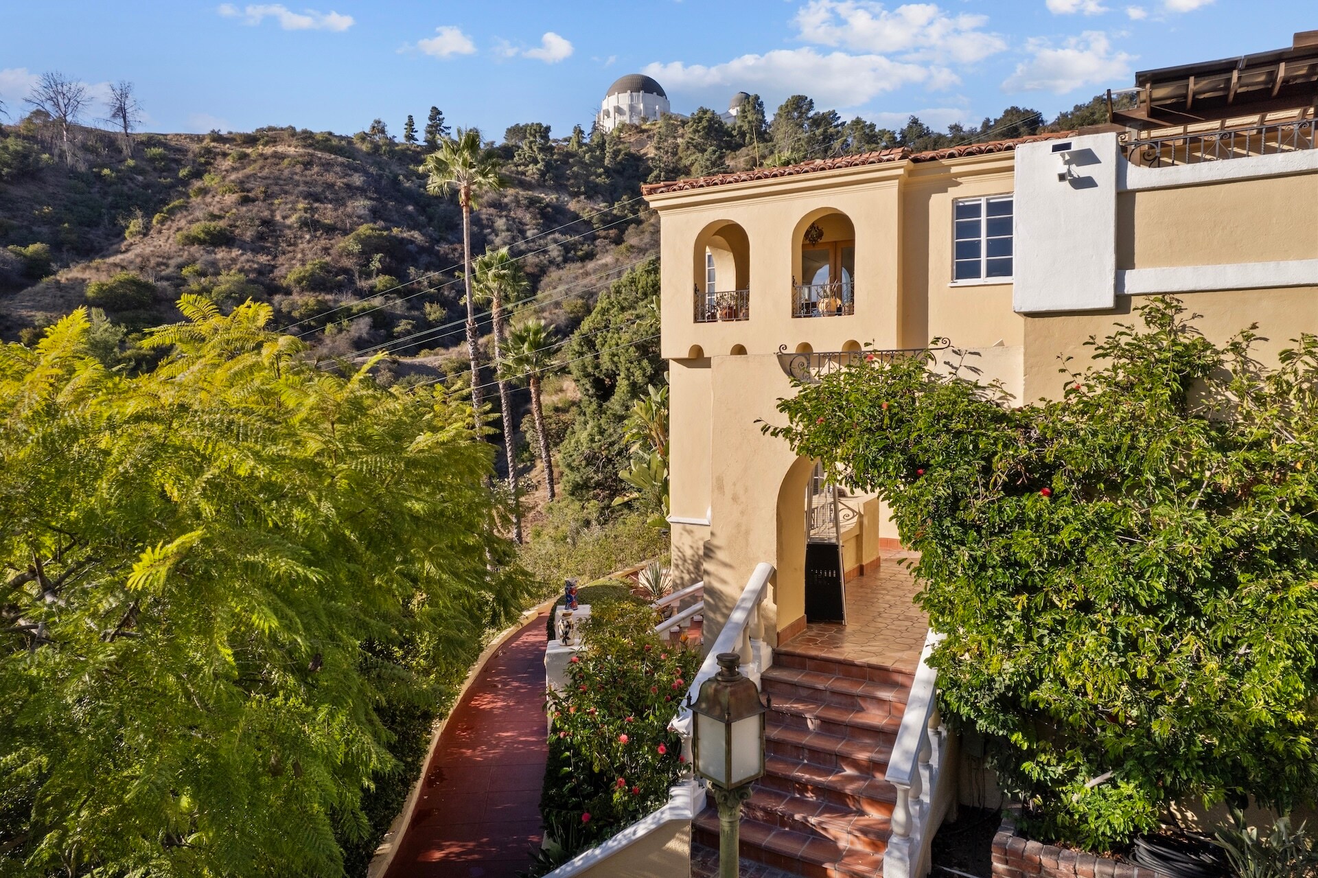 Building Photo - 2856 Glendower Ave