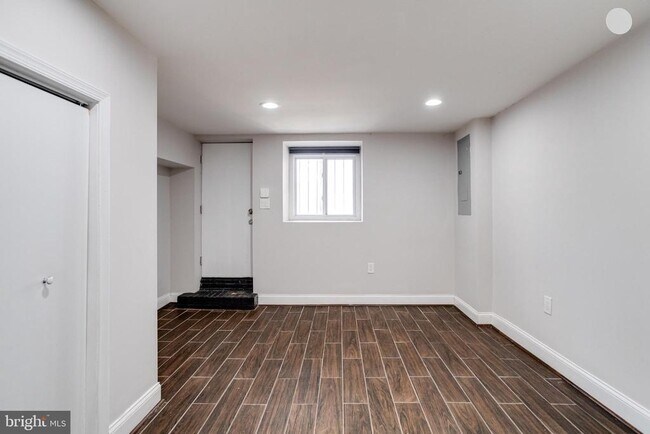 Building Photo - 442 N Linwood Ave