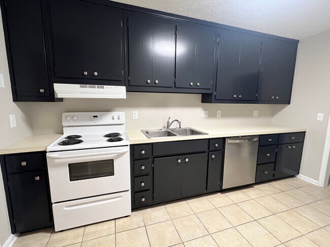 Building Photo - Hampton 1371-1373