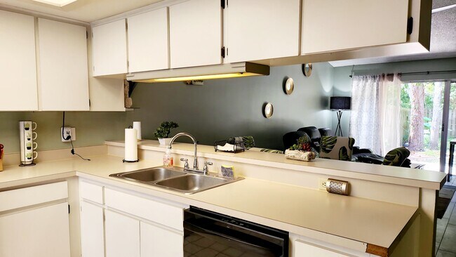 Building Photo - 5014 Gainsville Dr