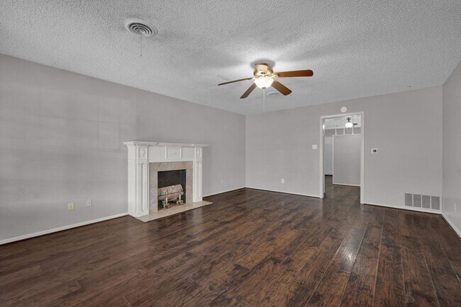 Building Photo - 3407 Janet Dr