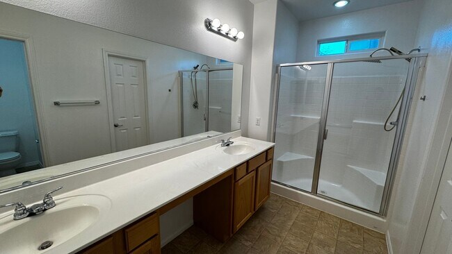 Building Photo - NW 3 BDRM Plus Loft
