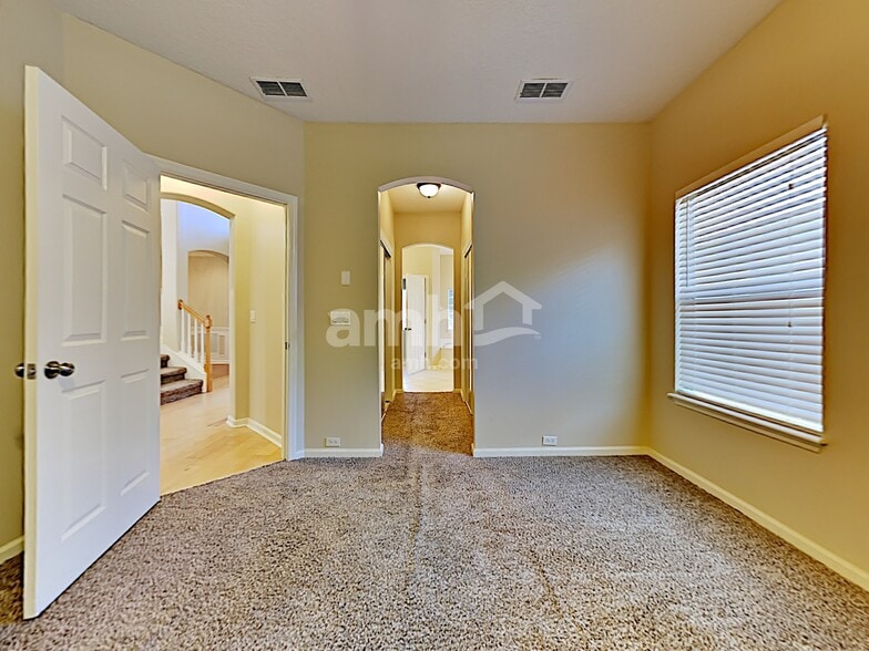 Building Photo - 240 Sweetbrier Branch Ln