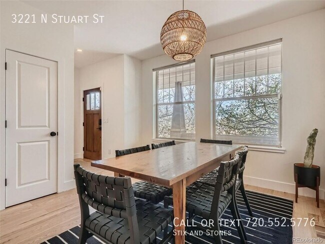Building Photo - 3221 Stuart St