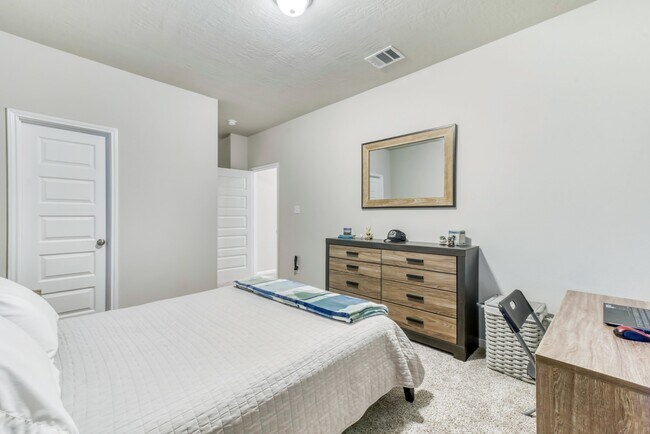 Building Photo - 15225 Still Water Mdw Lp