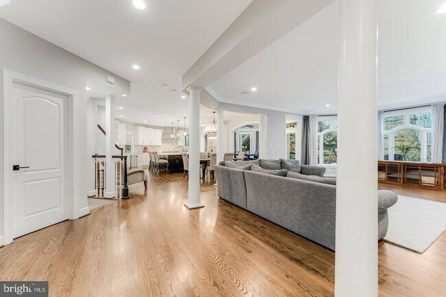 Building Photo - 7814 Crownhurst Ct