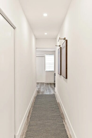 Building Photo - 1237 NW 33rd Ave