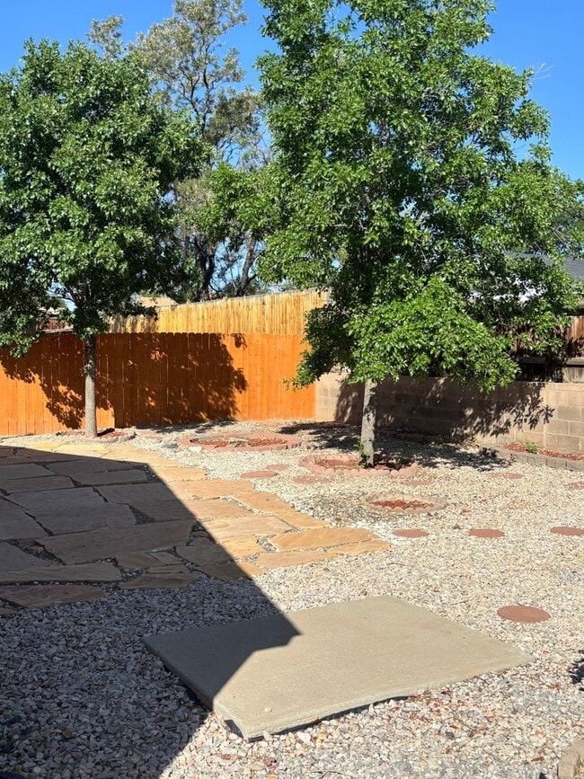 Building Photo - Charming 2 Bed, 2 Bath Home in Rio Rancho