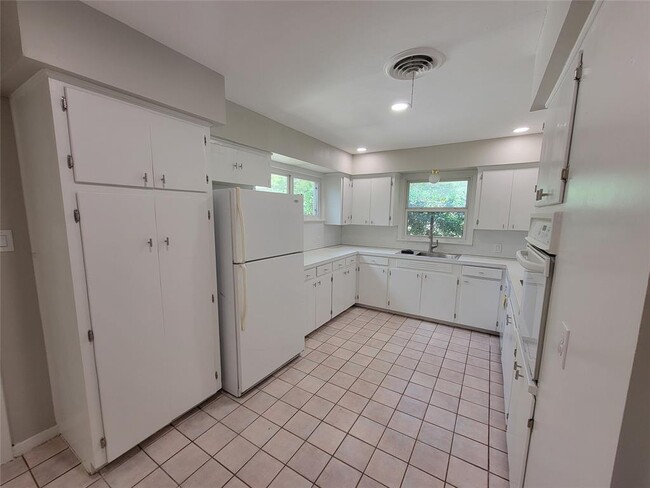 Building Photo - 2513 W 45th St