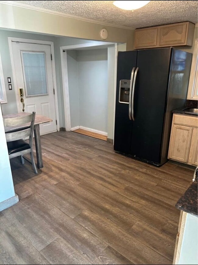 Building Photo - 6849 N Aurelius Rd