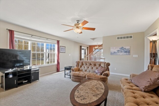 Building Photo - 705 Bergamot Dr