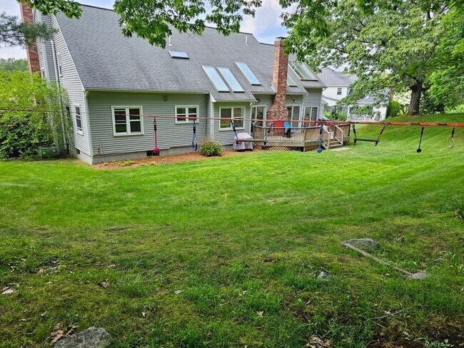 Building Photo - 162 E Emerson Rd