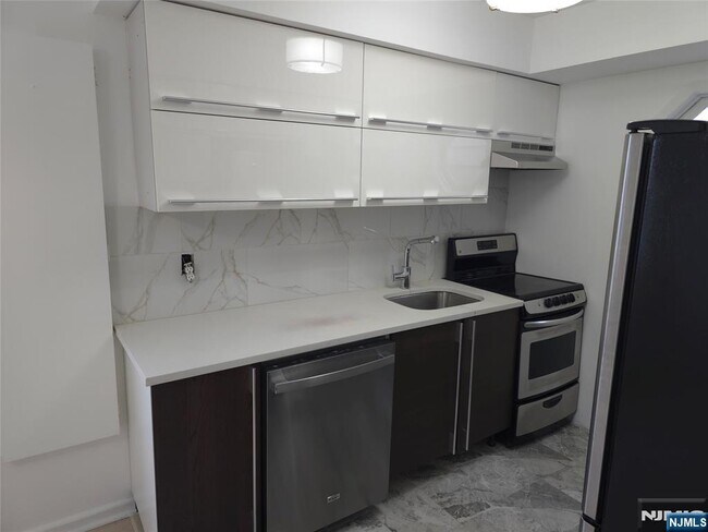 Building Photo - 6715 Polk St