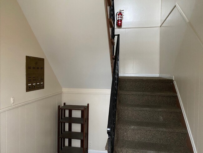 Breezeway Interior - 3337 Old Montgomery Hwy
