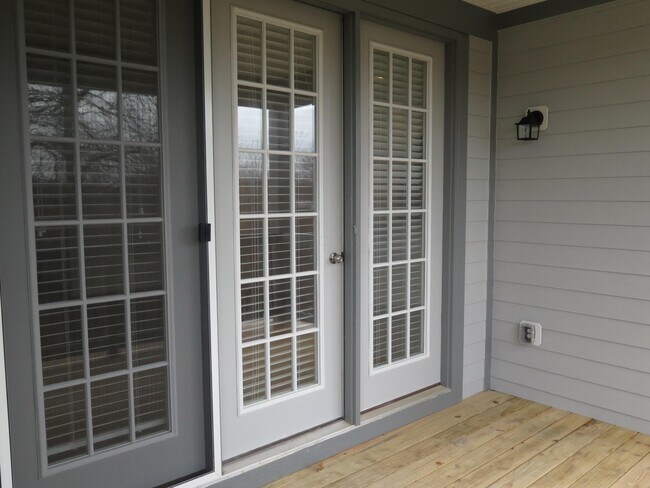 Building Photo - 541 Wintergreen Wy