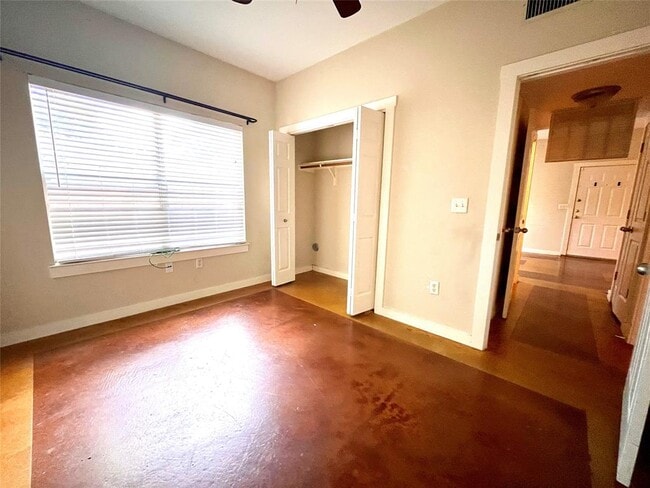 Building Photo - 2106 Cullen Ave