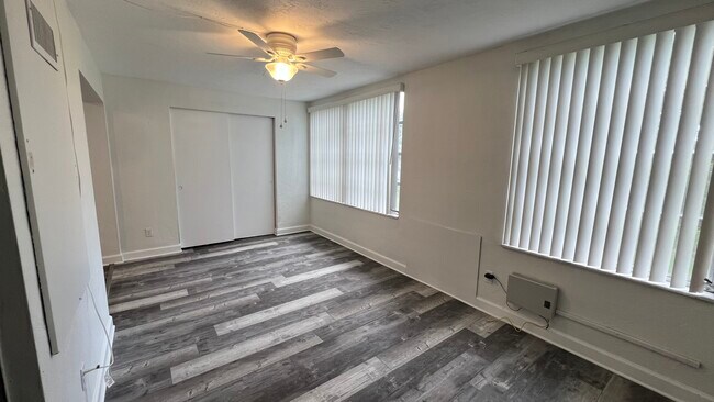 Building Photo - 2462 Brazilia Dr
