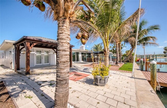 Building Photo - 551 Crystal Dr