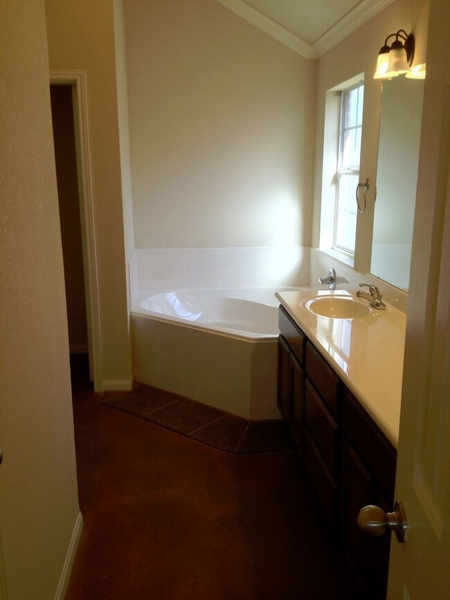 Building Photo - 301a