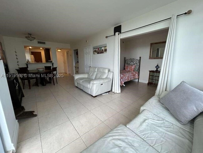 Building Photo - 2899 Collins Ave