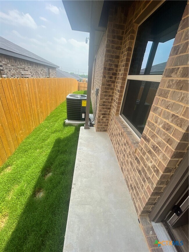 Building Photo - 2408 Duntov Dr