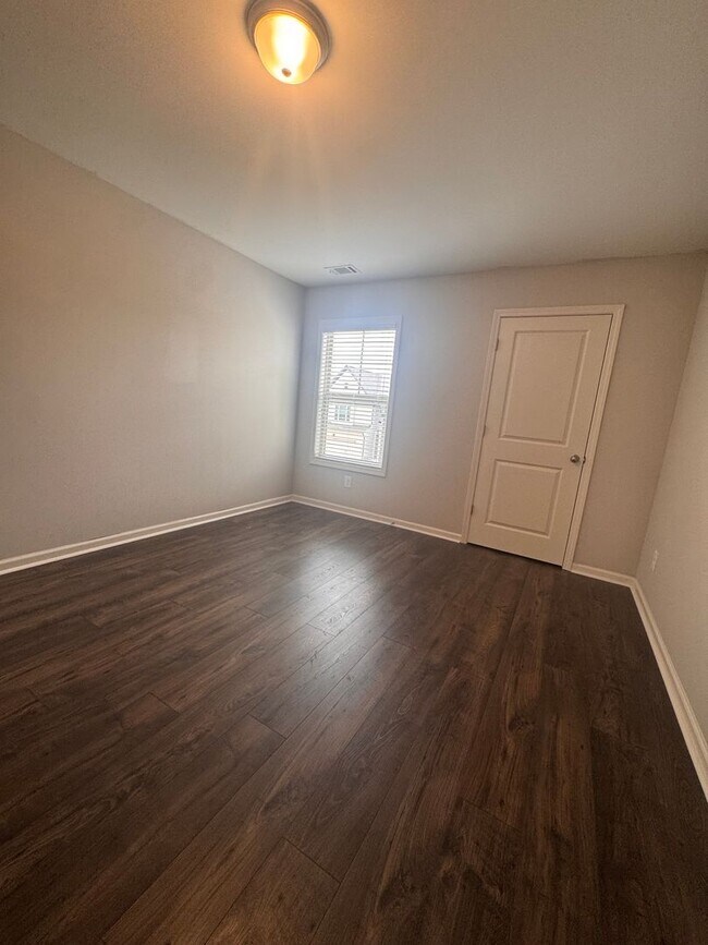 Building Photo - Spacious and Well-Appointed 3BR/2BA Home in Flowery Branch