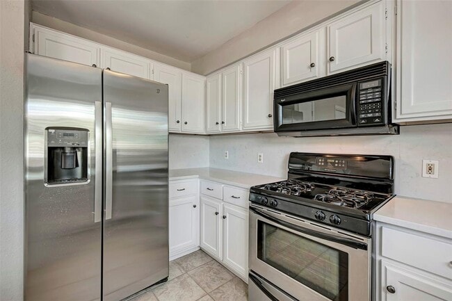 Building Photo - 2804 Sissinghurst Dr