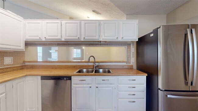 Building Photo - 2331 Barrington Pl Dr